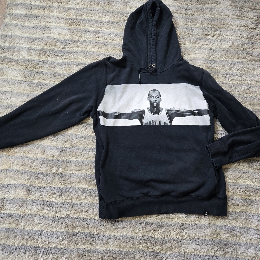 JORDAN arms Wide‎ Open Graphic Hoodie